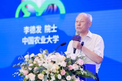 "千湖峰会生猪母仔一体化精准饲养技术高峰研讨会"在汉举行